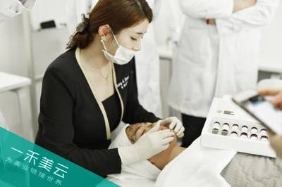 從美容院員工到醫美顧問 職業發展與收入揭秘